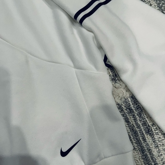 🆕 Nike cropped loose fit sweat shirt - Picture 2 of 5